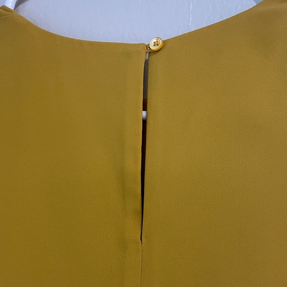 Aritzia | Babaton Golden Sleeveless Tank Top - Picture 5 of 6